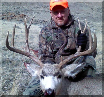 RETURN CLIENT DON REICHEL WITH THE LAST BUCK OF THE SEASON GUIDED BY RAY